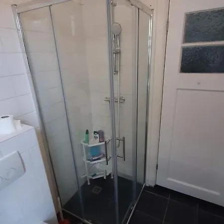 Michelle, Not For Parties, Not A Hotel, With Shared Bathroom, No Kitchen ホームステイ アムステルダム