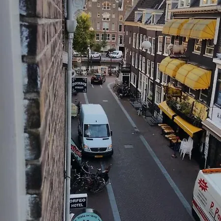 ホームステイ Michelle, Not For Parties, Not A Hotel, With Shared Bathroom, No Kitchen アムステルダム