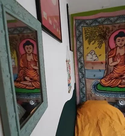 Michelle, Not For Parties, Not A Hotel, With Shared Bathroom, No Kitchen ホームステイ