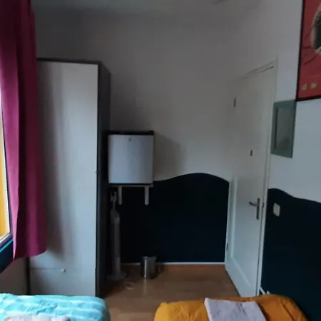 Michelle, Not For Parties, Not A Hotel, With Shared Bathroom, No Kitchen *