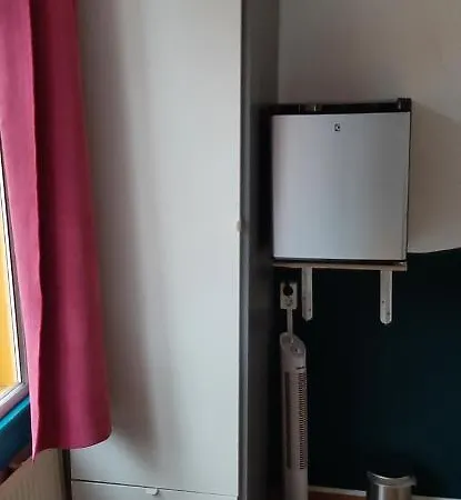 Michelle, Not For Parties, Not A Hotel, With Shared Bathroom, No Kitchen