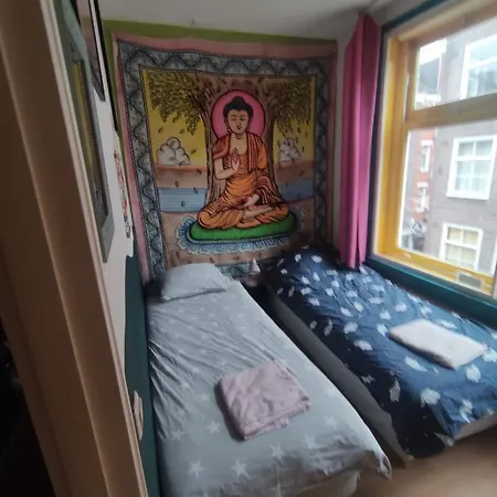 Séjour chez l'habitant Michelle, Not For Parties, Not A Hotel, With Shared Bathroom, No Kitchen