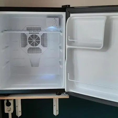 Kwatera prywatna Michelle, Not For Parties, Not A Hotel, With Shared Bathroom, No Kitchen