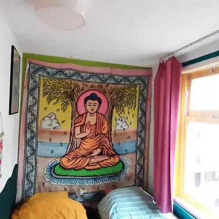 Michelle, Not For Parties, Not A Hotel, With Shared Bathroom, No Kitchen Kwatera prywatna